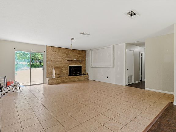3rd image of 1205 Garden Dr
