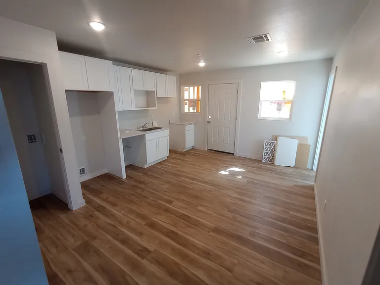 400 SW Grand Blvd #1 — Photo 10