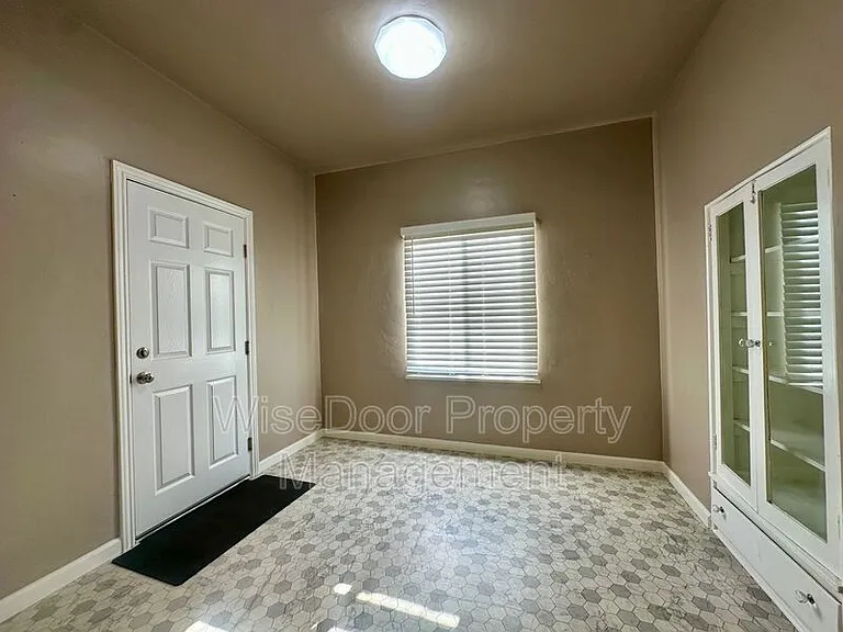 1030 Leonard Ave #6 — Photo 6