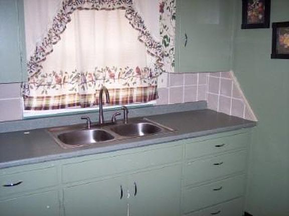 5th image of 220 N Martinson St