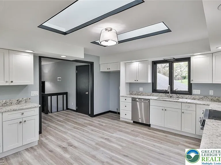 4410 Circle Dr — Photo 50