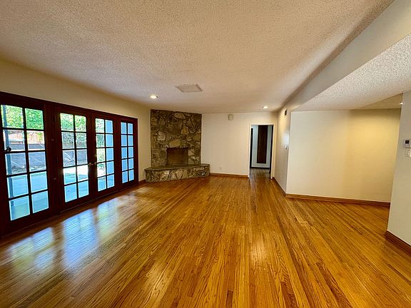 3rd image of 6115 Alcove Ave