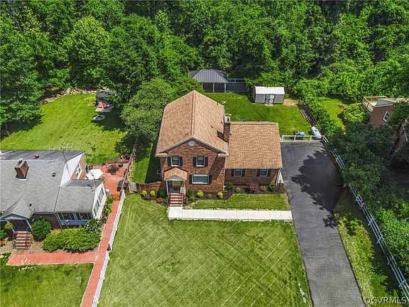 3rd image of 6914 Bluff Dr