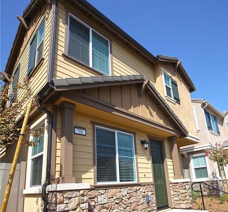 1st image of 706 Banyan Way