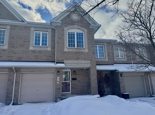 10 Landover Cres #1, Ottawa, ON K2M2W2