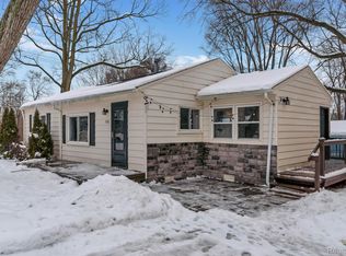 9310 Hillcrest Dr, Clarkston, MI 48348