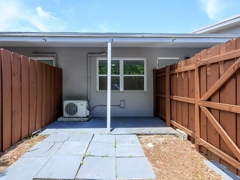 1100 NE 11th Ave #4 — Photo 17