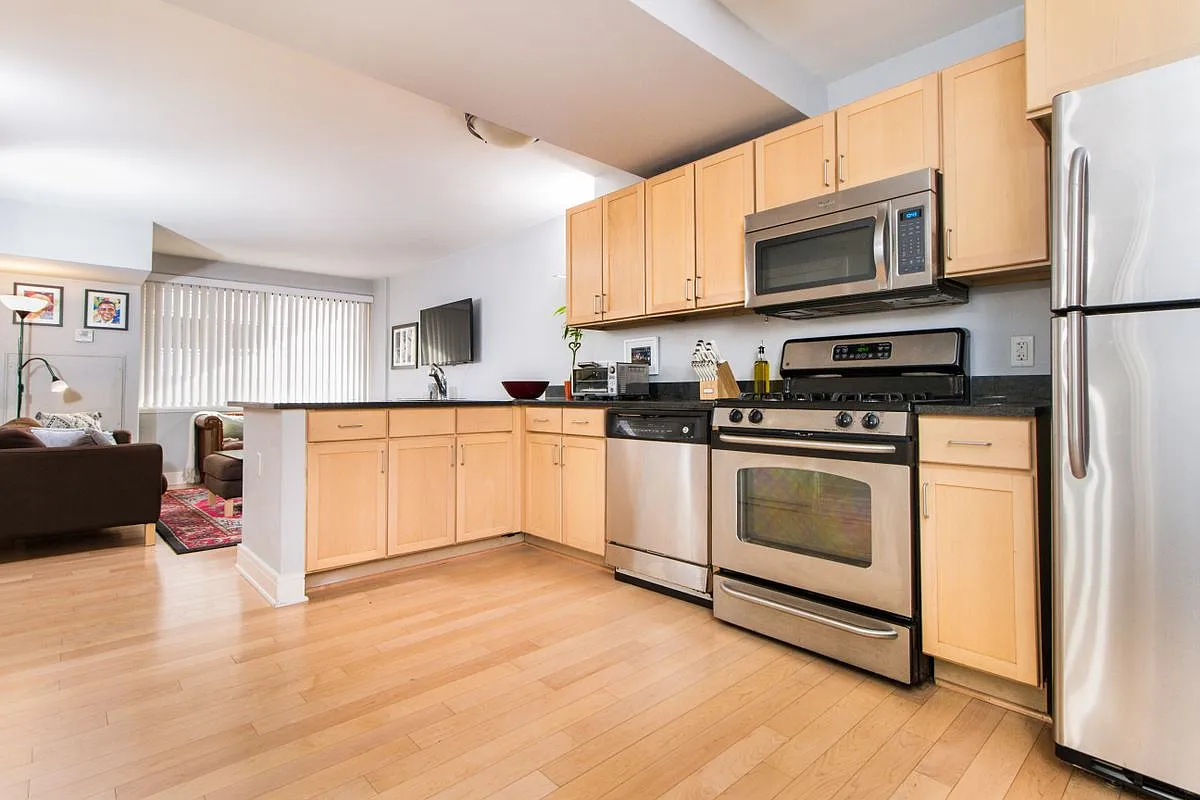 1 bed, 1.0 bath, 581 sqft, $2,050 — Photo 1