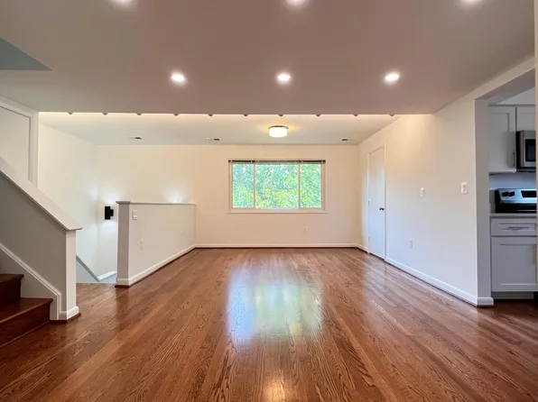 3708 14th St N #1, Arlington, VA 22201