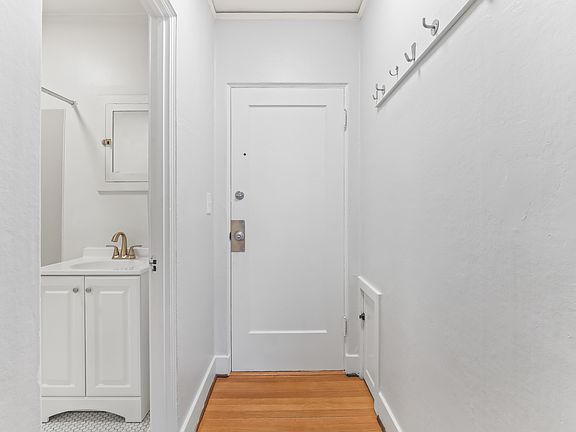 5th image of 2128 SE Hawthorne Blvd #8594bc1d5