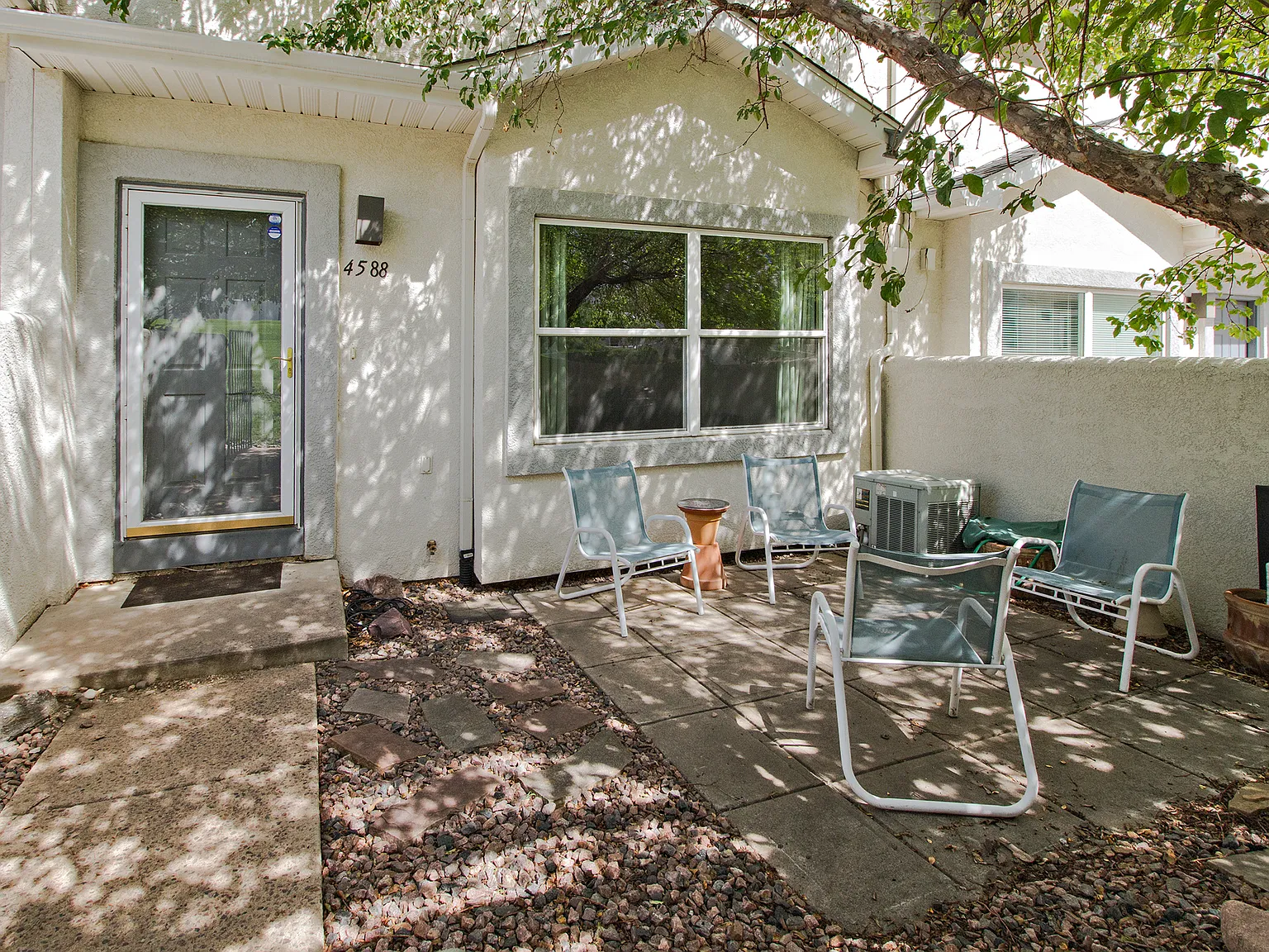 3 bed, 1403 sqft, $1,900 — Photo 3
