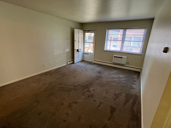 3rd image of 332 William St APT B