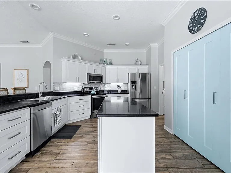 4617 Egmont Dr — Photo 11