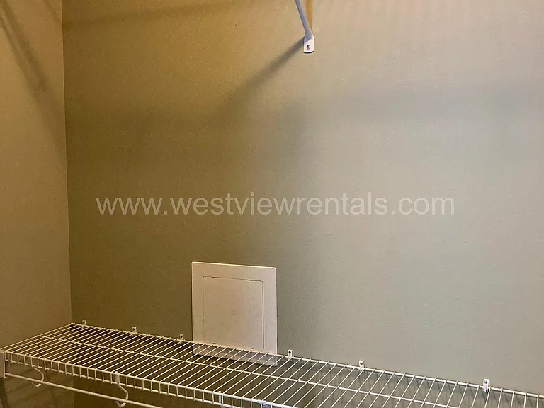 200 E Maple St — Photo 374