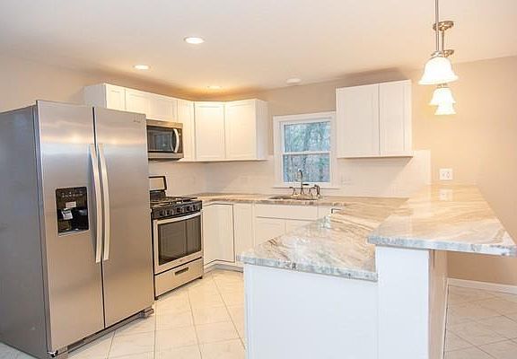3rd image of 201 Essex Ave