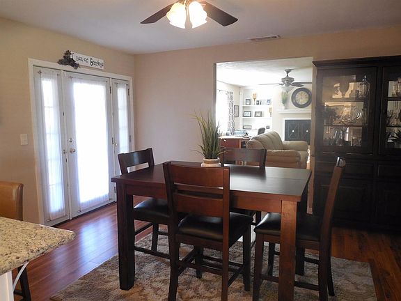 3rd image of 8935 Sabina Ave