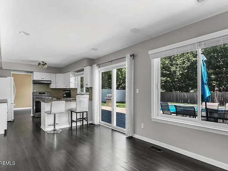 960 Green Hill Blvd — Photo 4