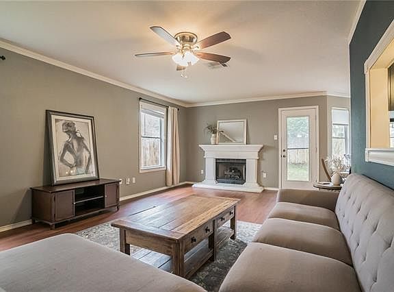 4th image of 1137 Tetbury Ln