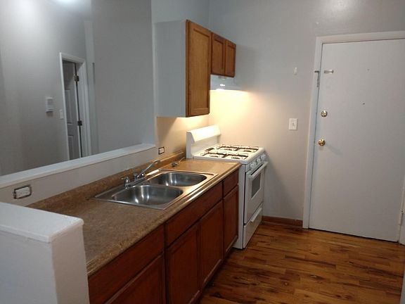 5th image of 7011 N Paulina St #1W