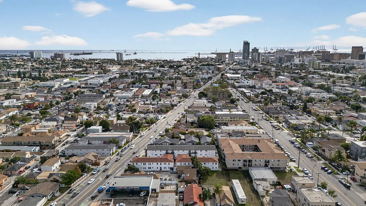 Building Photo - 919-921 Alamitos Ave.