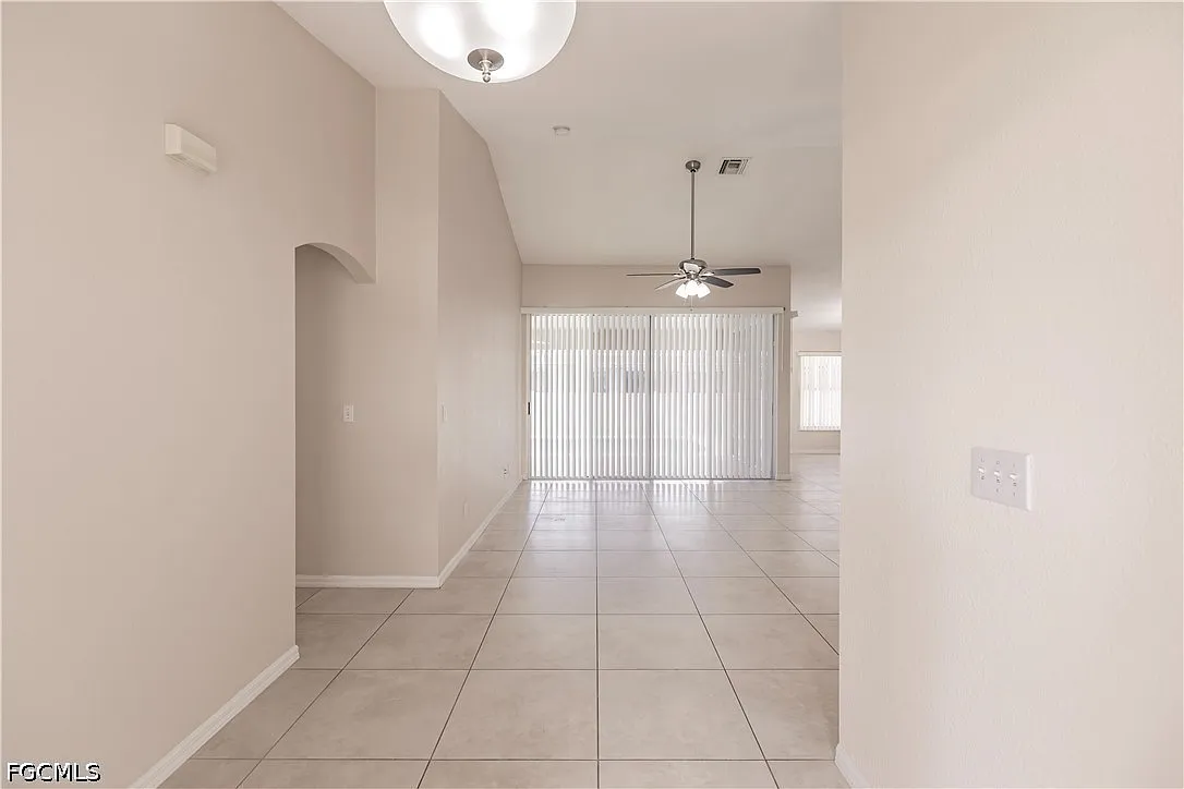 3 bed, 2.0 bath, 1624 sqft, $2,600 — Photo 3