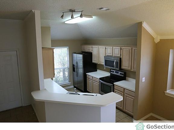2nd image of 3914 Camden Ln