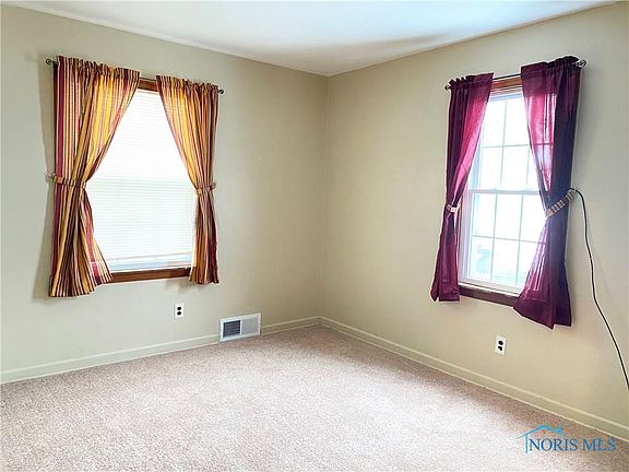 4th image of 214 Elwood Ave
