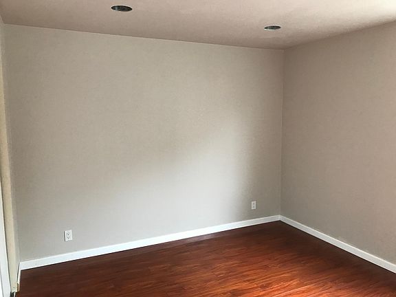 2nd image of 2528 Home Crest Dr
