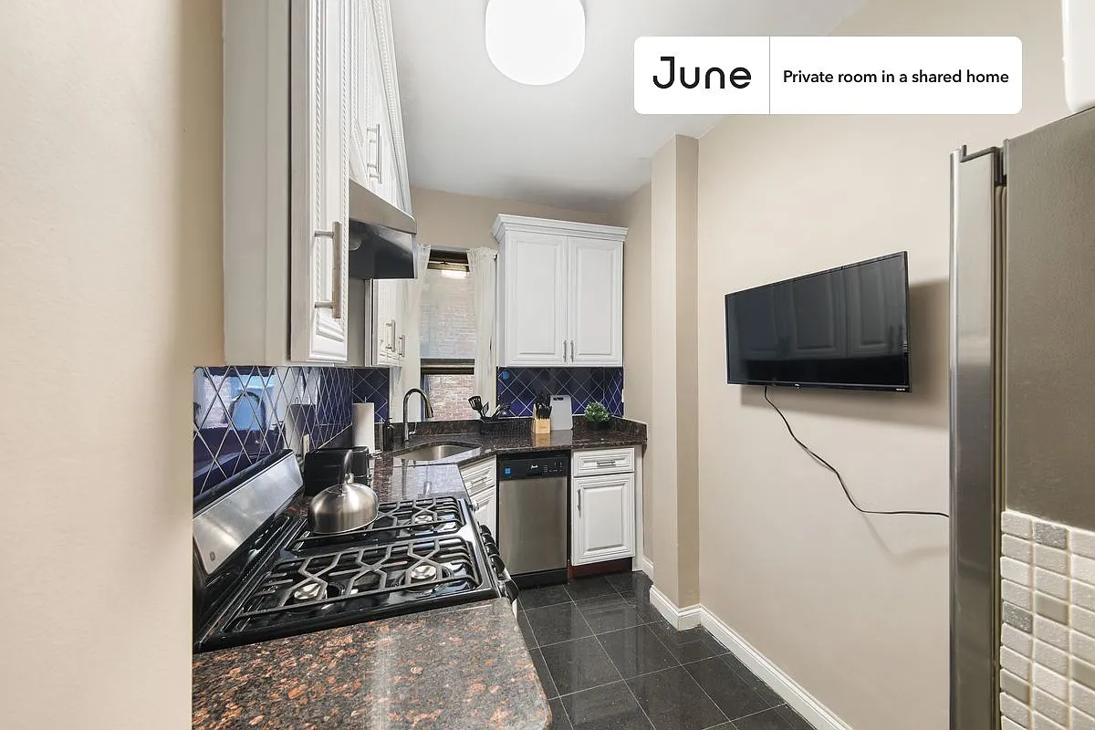 Full bedroom in 3 bed/1 bath home in Upper West Side #760 C — Photo 3