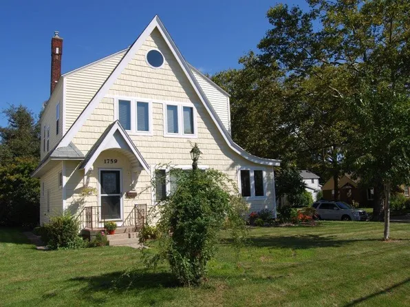 1759 Lyon St NE, Grand Rapids, MI 49503