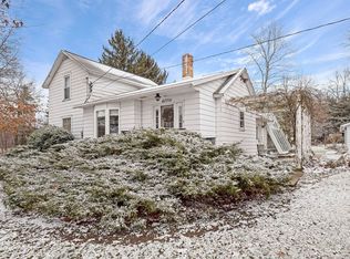 67751 N Shore Dr, Edwardsburg, MI 49112