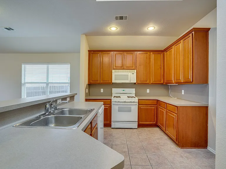 9804 Westmere Ln — Photo 6