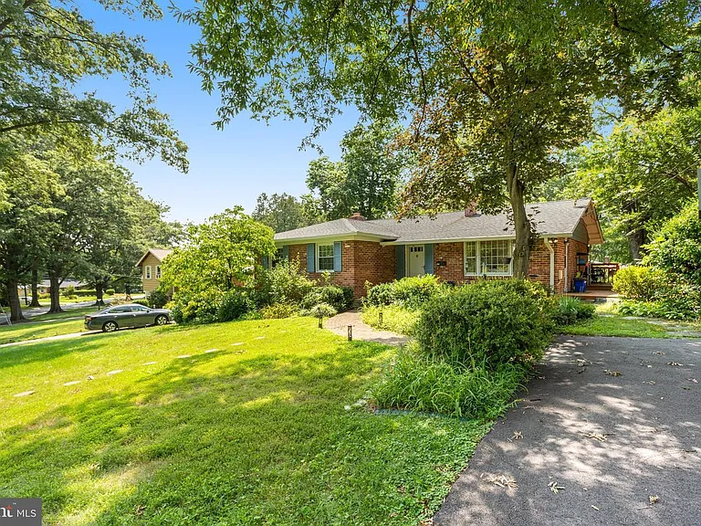 11802 Enid Dr — Photo 2