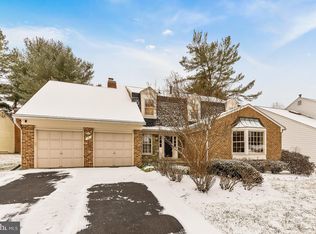8 Candlelight Ct, Potomac, MD 20854