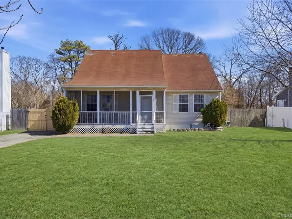 55 Carver Boulevard, Bellport, NY 11713