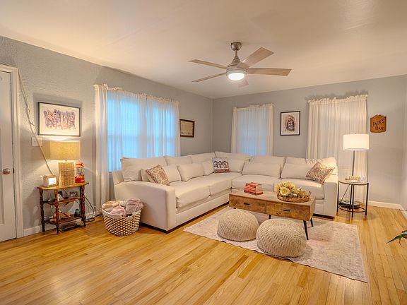 3rd image of 812 Seaton Ave