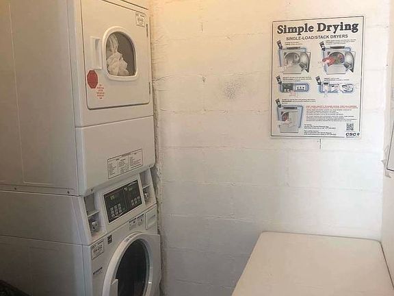 4th image of 226 E 3rd St #1Q
