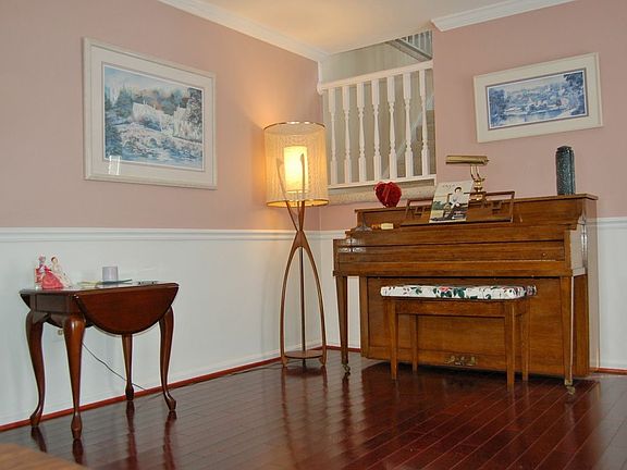 Living Room W/Piano