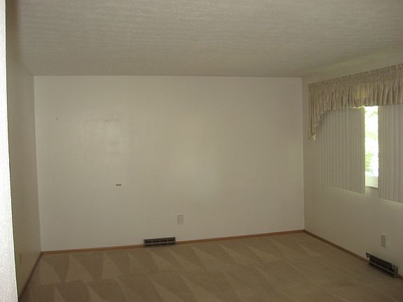 5th image of 439 Denwood Ct