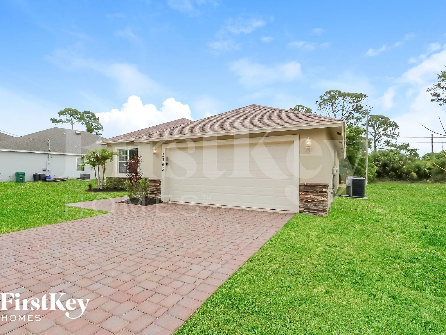 4 bed, 2.0 bath, 1900 sqft, $3,000 — Photo 2