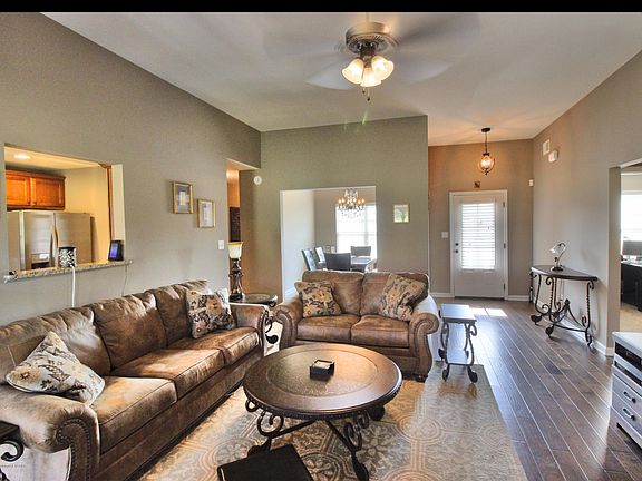 2nd image of 102 Carolina Cir