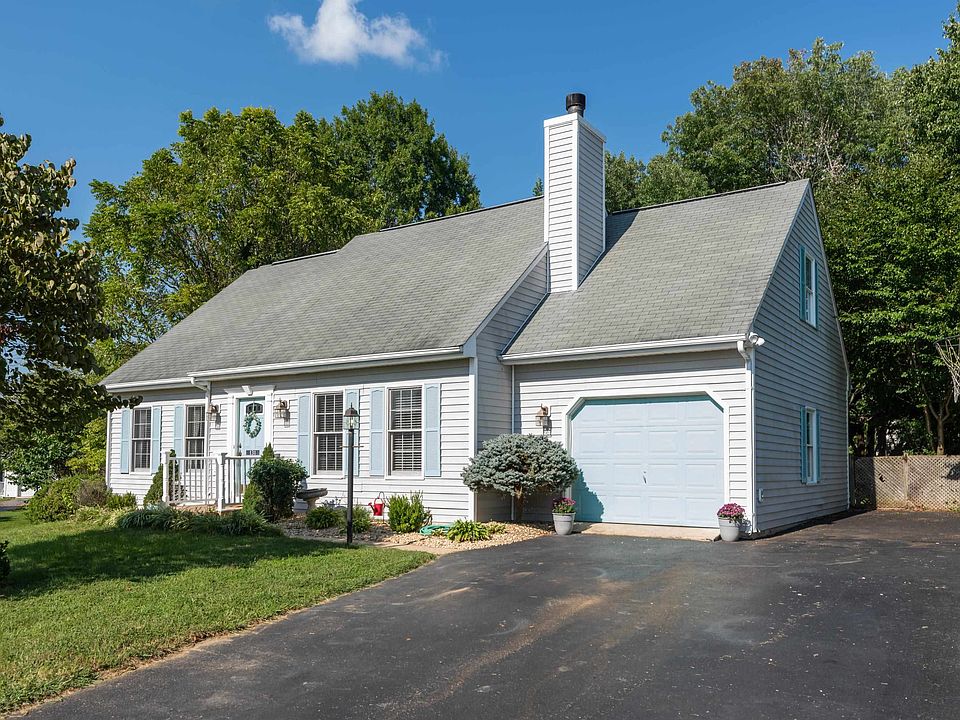 1st image of 131 Meadowdale Dr