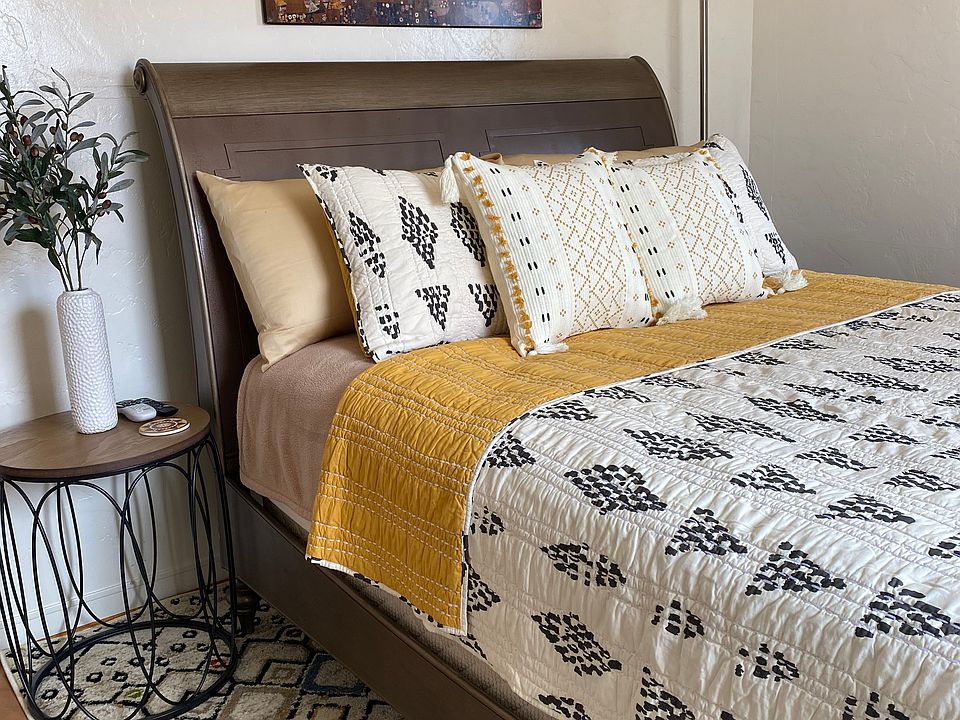 Bedroom #1 - Queen bed, all linens, bedding, towels are provided.