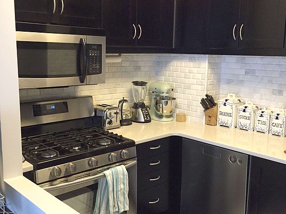 4th image of 150 W 56th St APT 3511