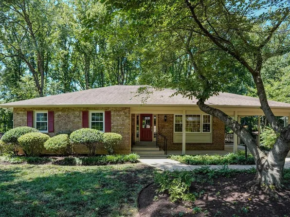 12204 Harbor Dr, Woodbridge, VA 22192