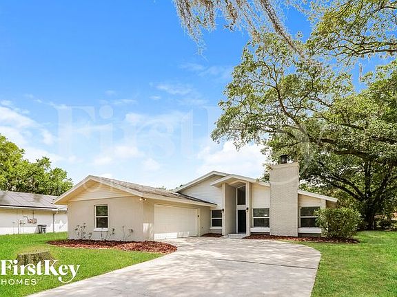 2nd image of 1410 Oakwood Ln