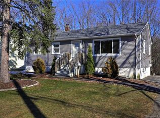 26 Baxter Ln, Milford, CT 06460