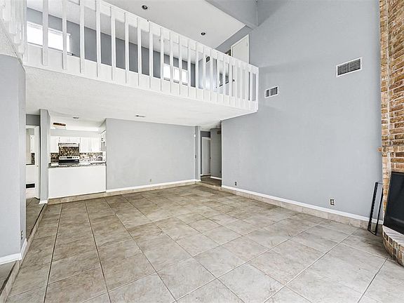 4th image of 13430 Clarewood Dr