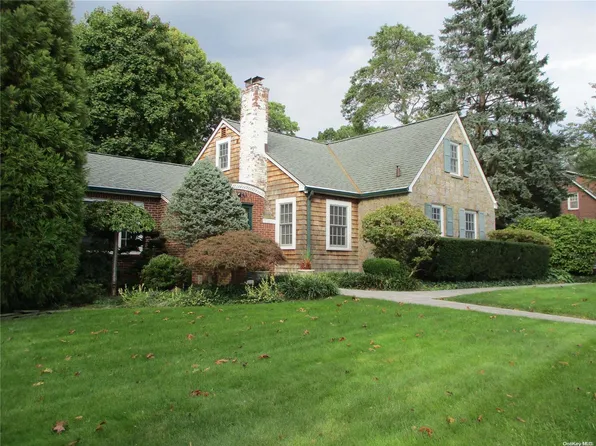35 Hendrick Avenue, Glen Cove, NY 11542