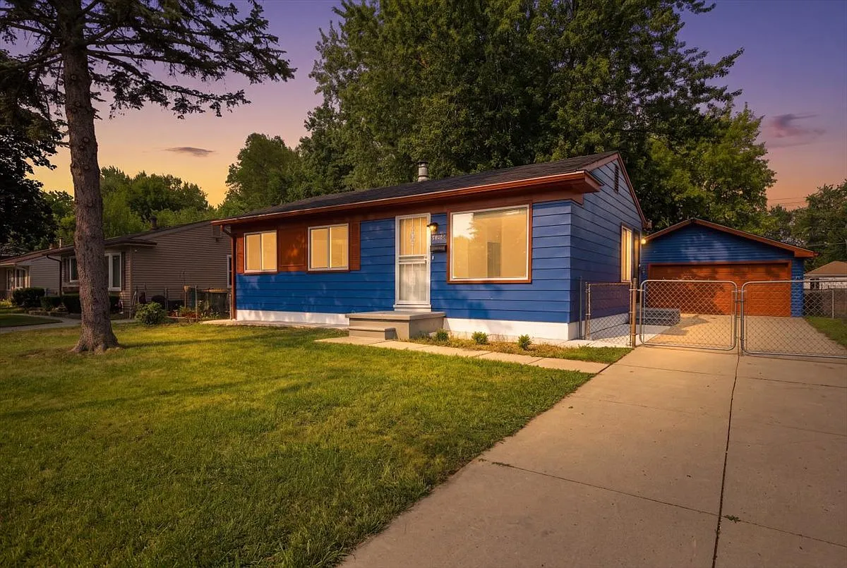 3 bed, 816 sqft, $1,600 — Photo 1